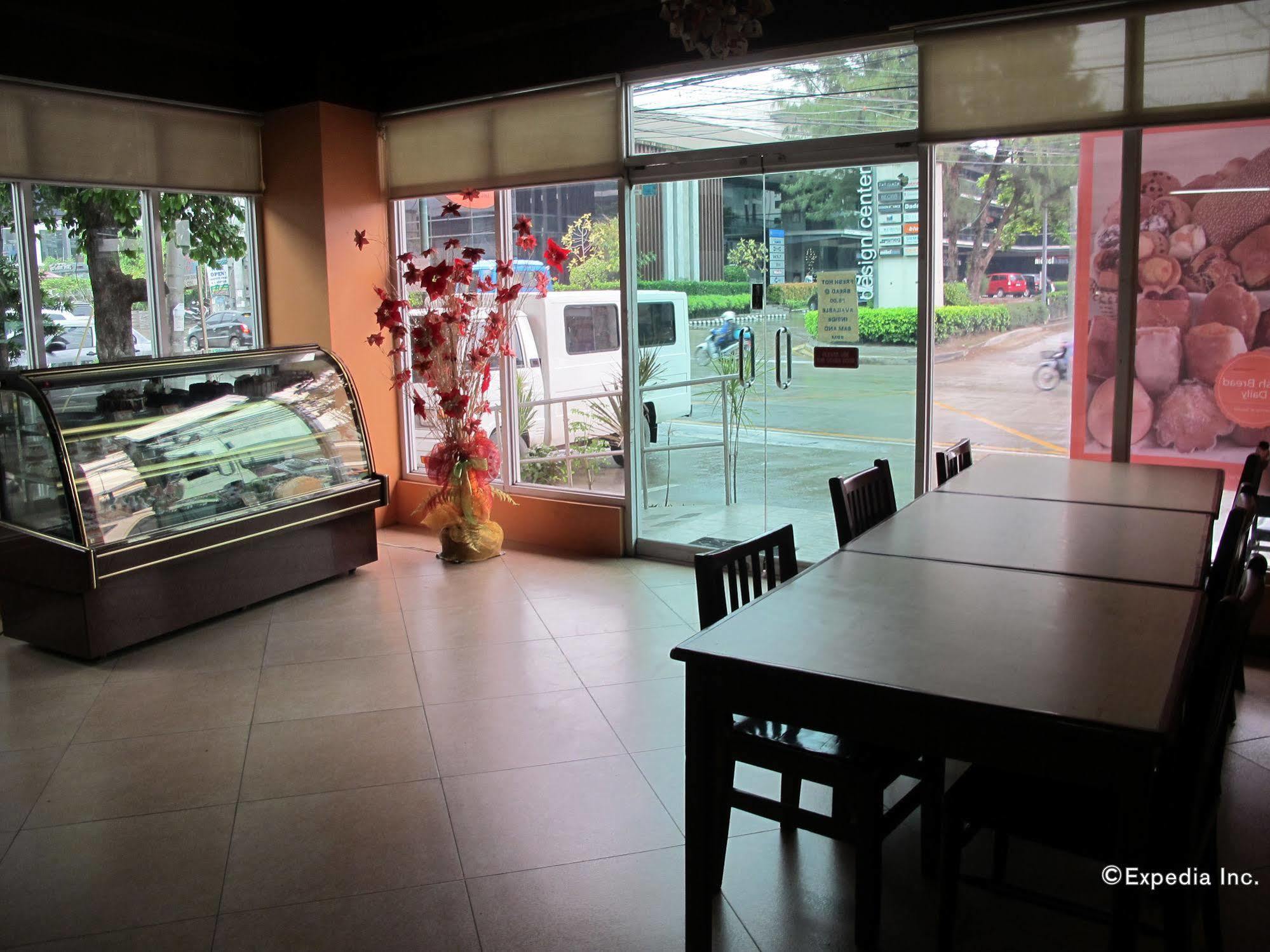 Oftana Suites Cebu Stadt Exterior foto